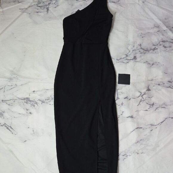 Lulu's Dresses & Skirts - Lulu's Chic Black One-Shoulder Dress